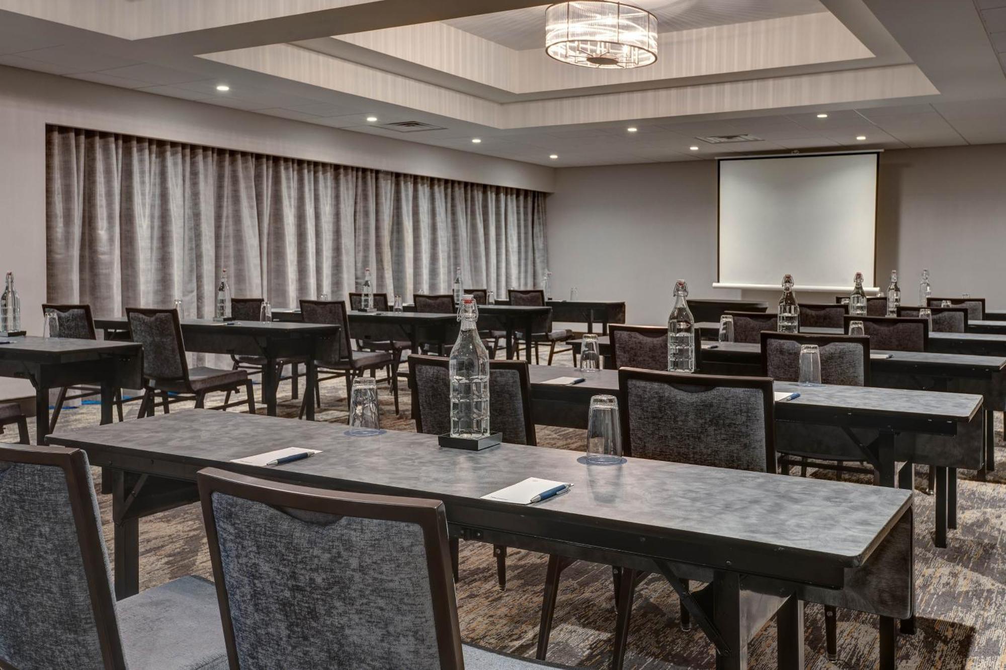 Sheraton Eatontown Hotel Eksteriør bilde
